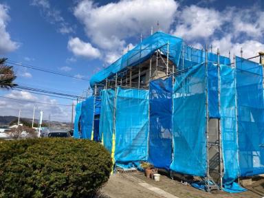 外壁塗装や屋根工事に欠かせない「足場」の役割とは？費用の目安も解説